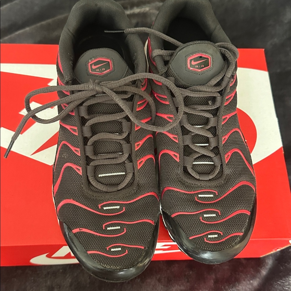 Nike kids Black with Red Accent Sneakers